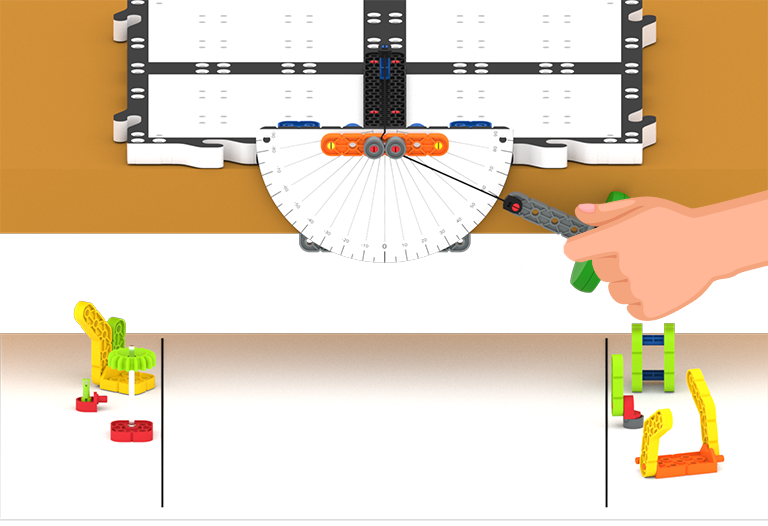Il pendolo è posizionato su una superficie rialzata e una mano tira l'estremità del pendolo verso il lato destro, pronto per il primo giro di gioco. Sotto il pendolo si trovano vari pezzi del gioco: tre pezzi sono all'estrema sinistra dietro una linea, e tre pezzi sono all'estrema destra dietro una linea.  